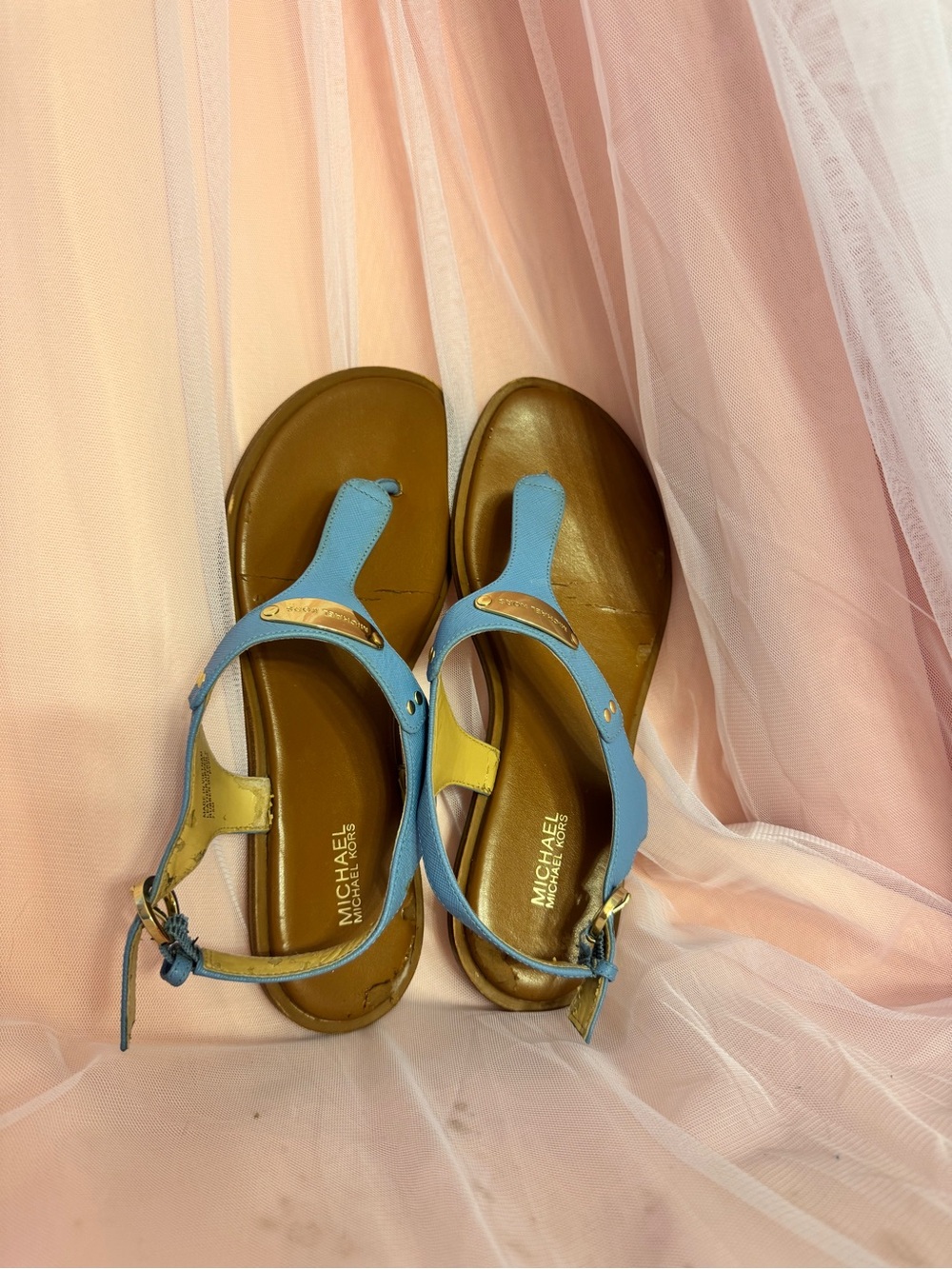 🌟🇺🇸Michael Kors Blue and Tan Leather T-Strap Sandals with Gold Trim